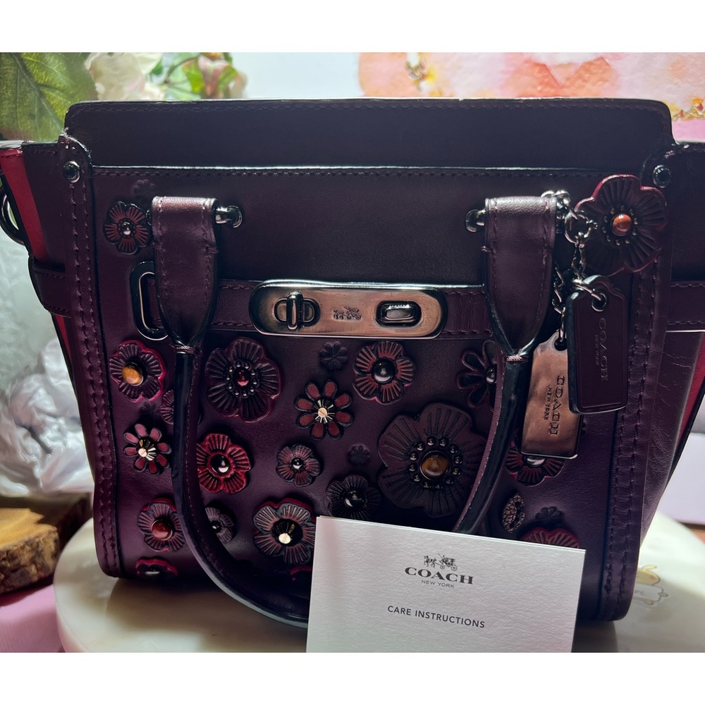 Coach Swagger 21 In Willow Floral NWOT - Picture 12 of 12